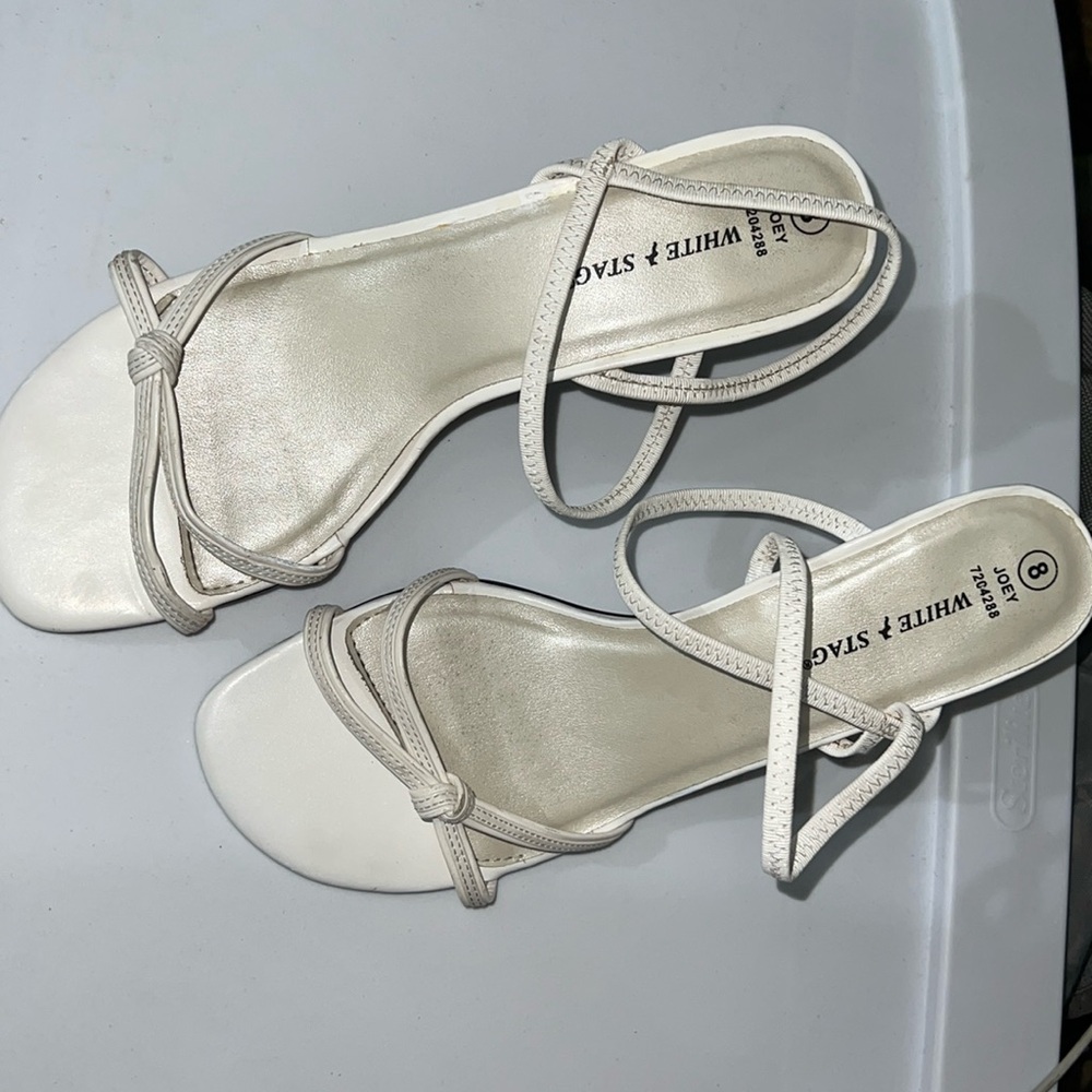 These are white stag heels, size 8, and the color is white.
